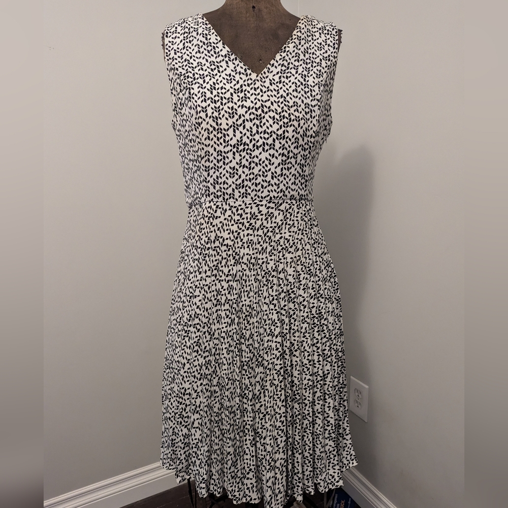 Elegant Black and White Patterned Dress